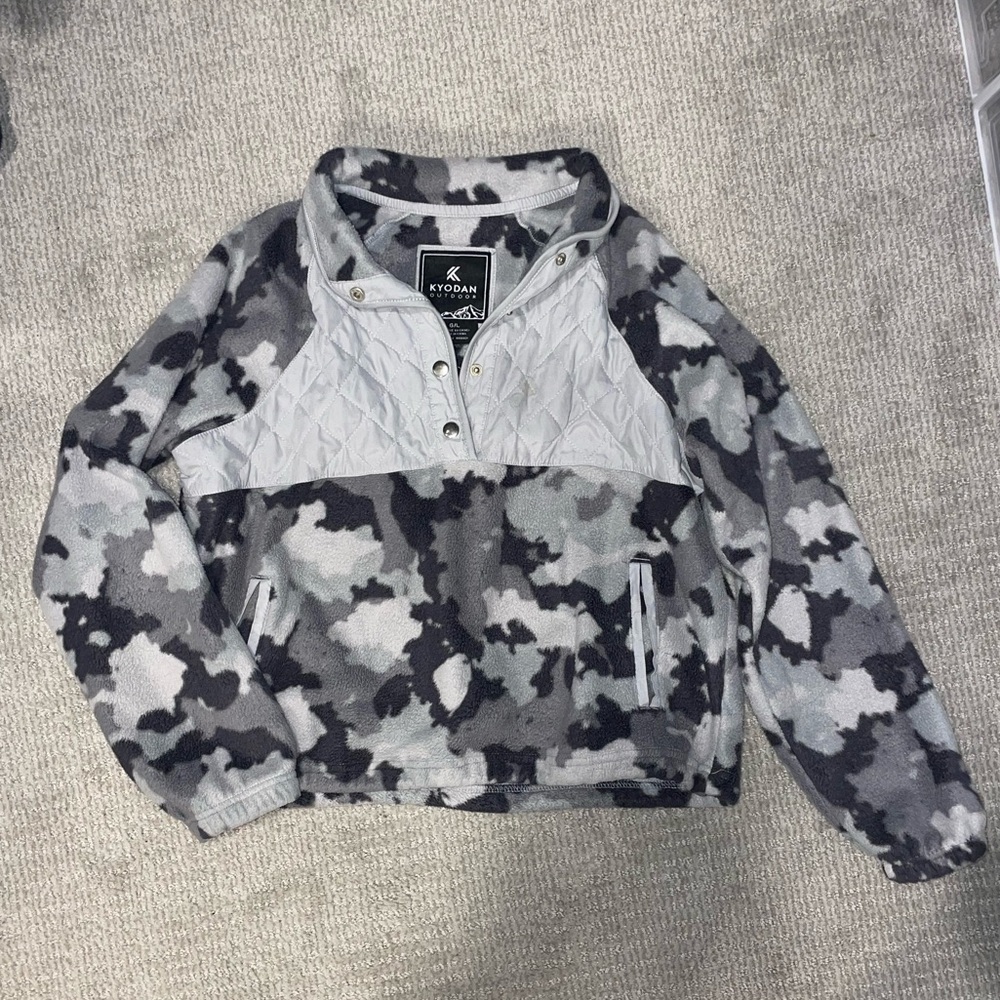 Kyodan Gray and Black Quilted Pullover